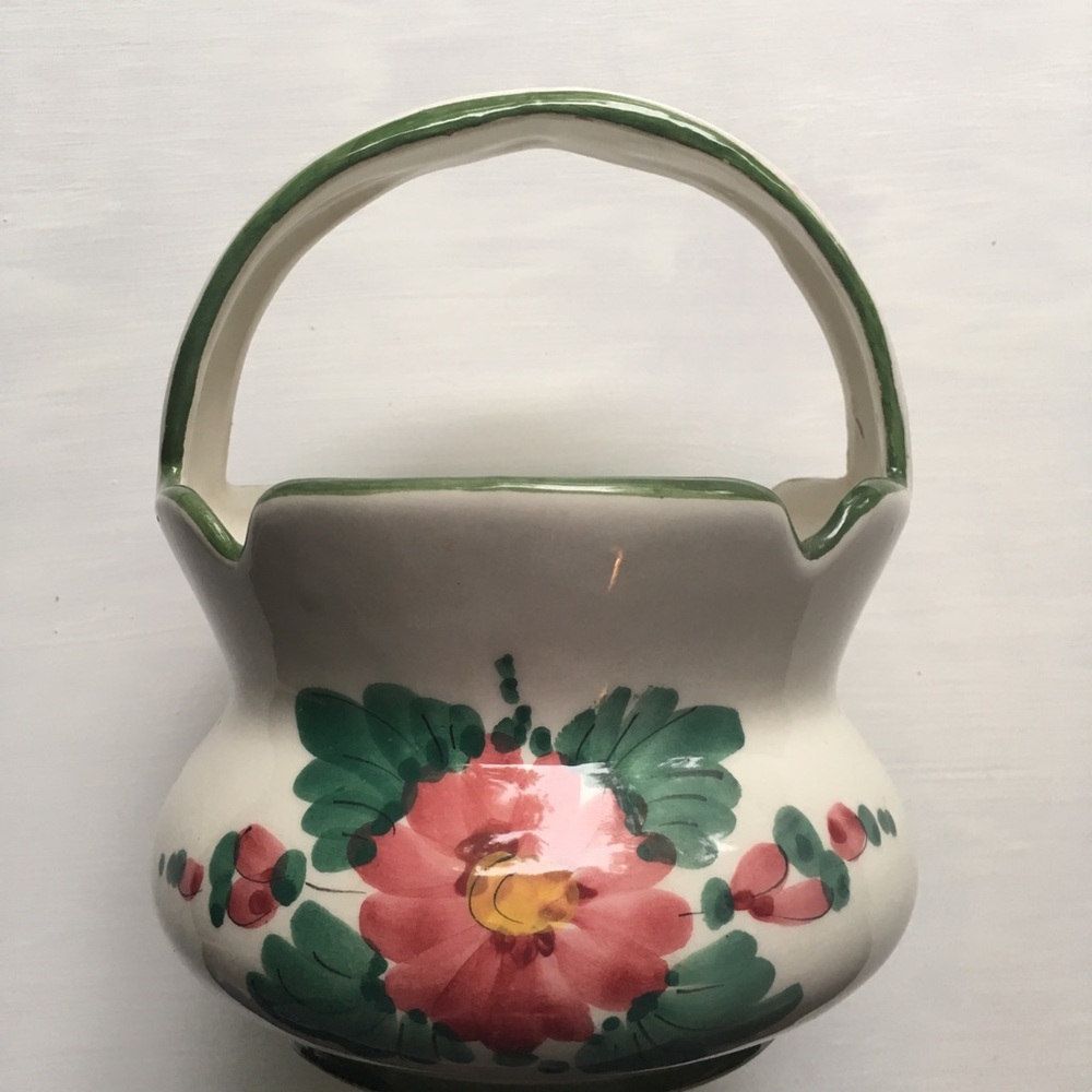Ceramic basket